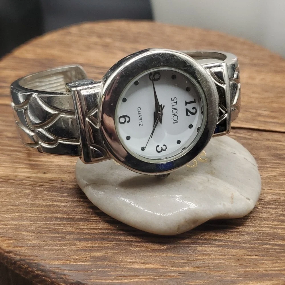 B2515‎ studio time rare collectible watch needs batteries vintage cuff band tort